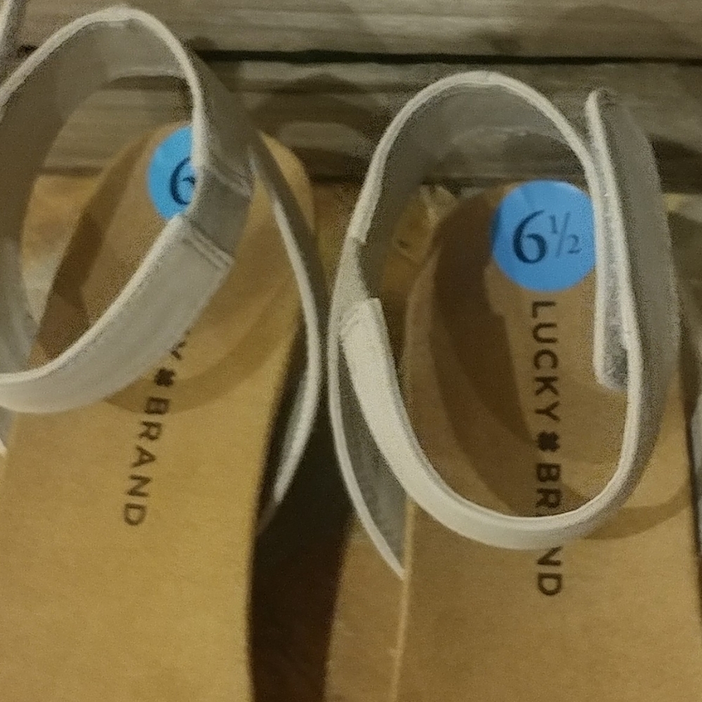 Lucky Brand Women's Garston Flat Sandals !! - Picture 4 of 6